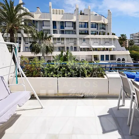 House 133 Second Line アパート *